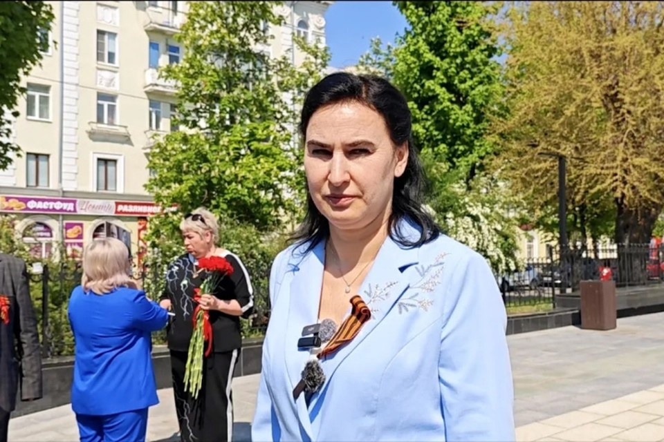    Яна Пащенко сообщила, что музыку для гимна Луганска напишет Юрий Потелеев Константин КНЯЗЕВ