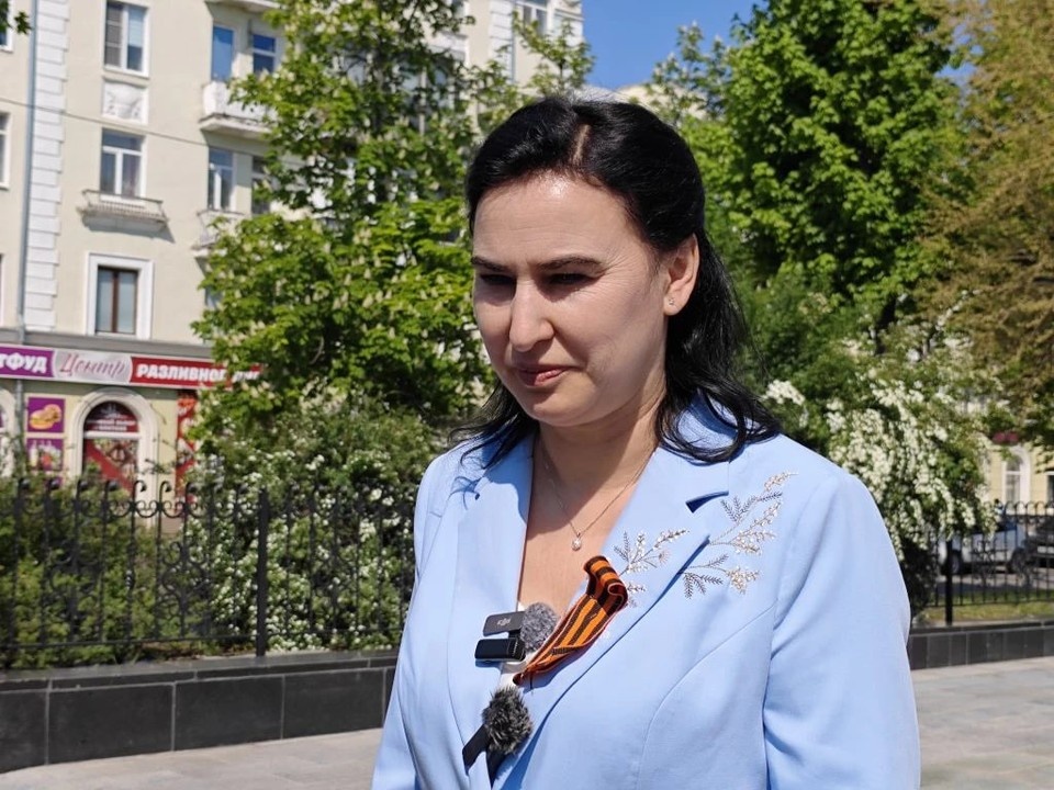    Яна Пащенко сообщила, что музыку для гимна Луганска напишет Юрий Потелеев Константин КНЯЗЕВ