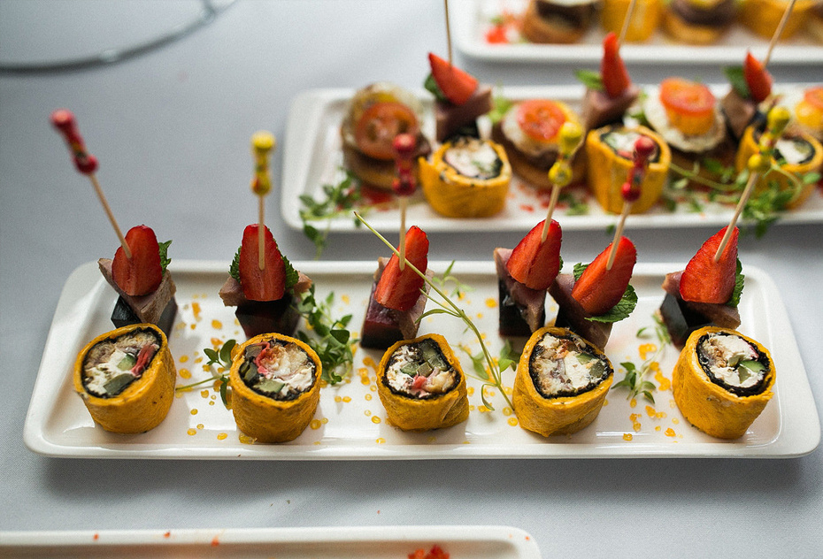 Эстетичная подача блюд - фуршеты и банкеты от m-catering.ru