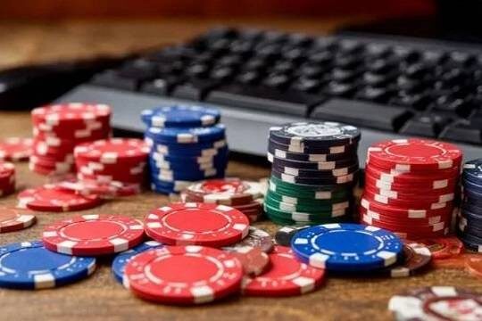 На Украине почтальон проиграла все пенсии в казино