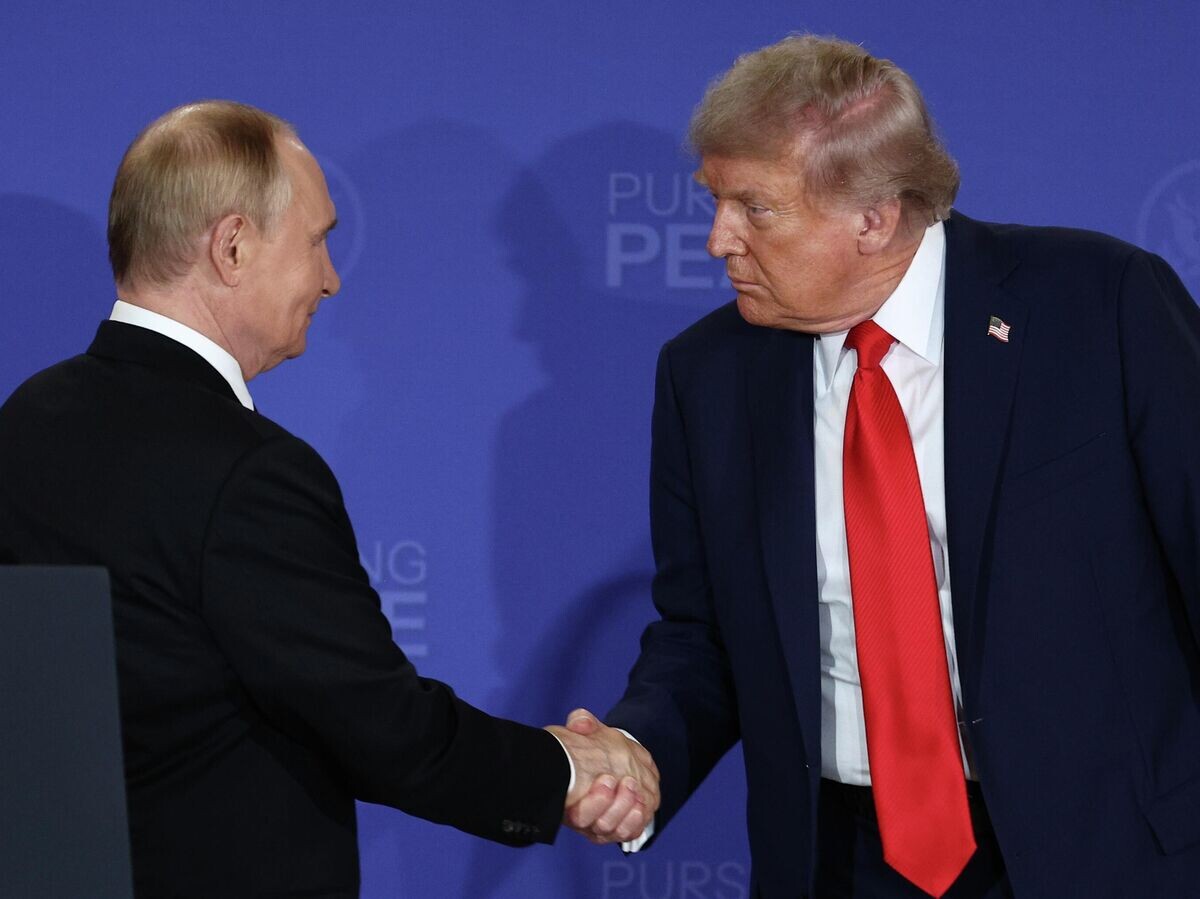    Президент РФ Владимир Путин и президент США Дональд Трамп на совместной пресс-конференции по итогам переговоров на Аляске.© РИА Новости . POOL