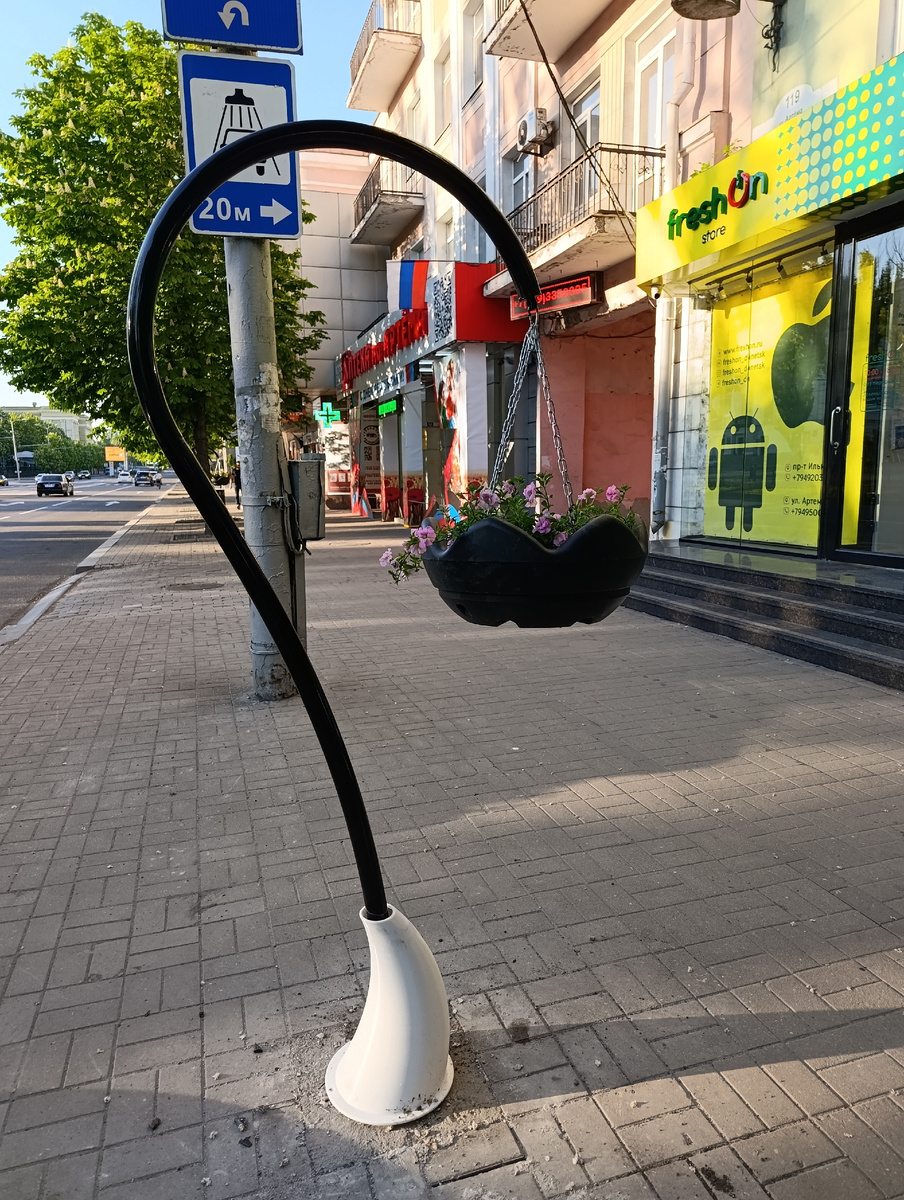 Оргининальные подвешенные клумбы.