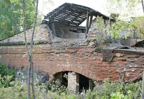Вот в таком виде это здание было до того, как в нём сделали музей. Фото из сети