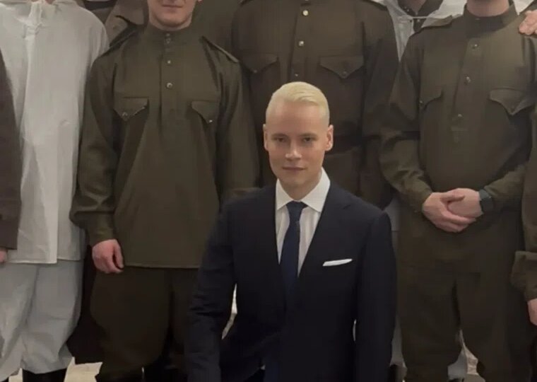 🎖️ Эхо Великой Победы: Потрясающее выступление Шамана в Кремле с гимном мужества «Священная война»! 🔥