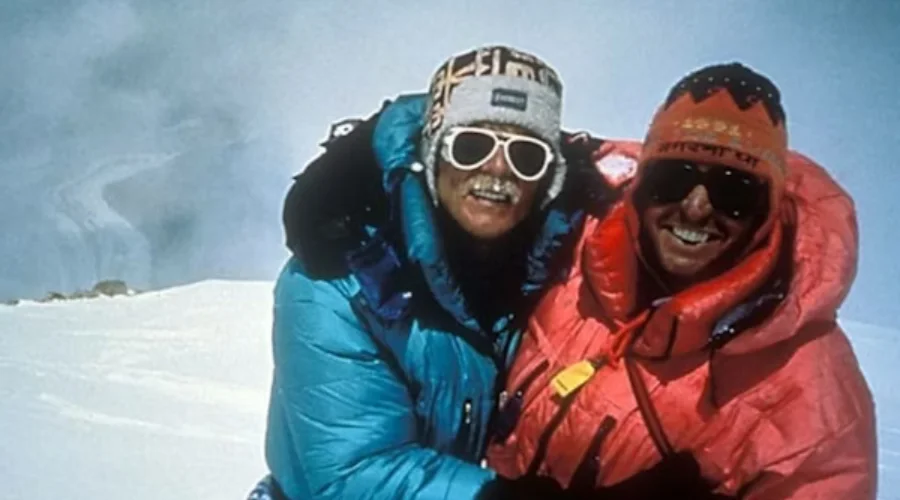 Скотт Фишер на вершине Эвереста. Источник: mountainmadness.com