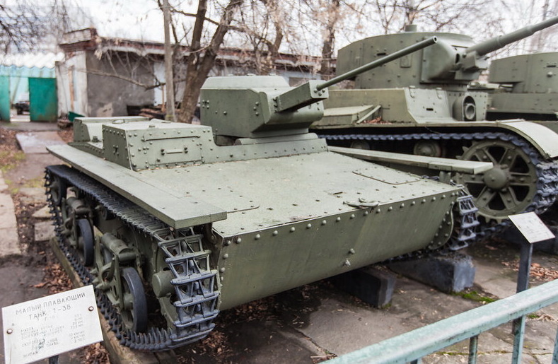 Советский малый плавающий танк Т-38.