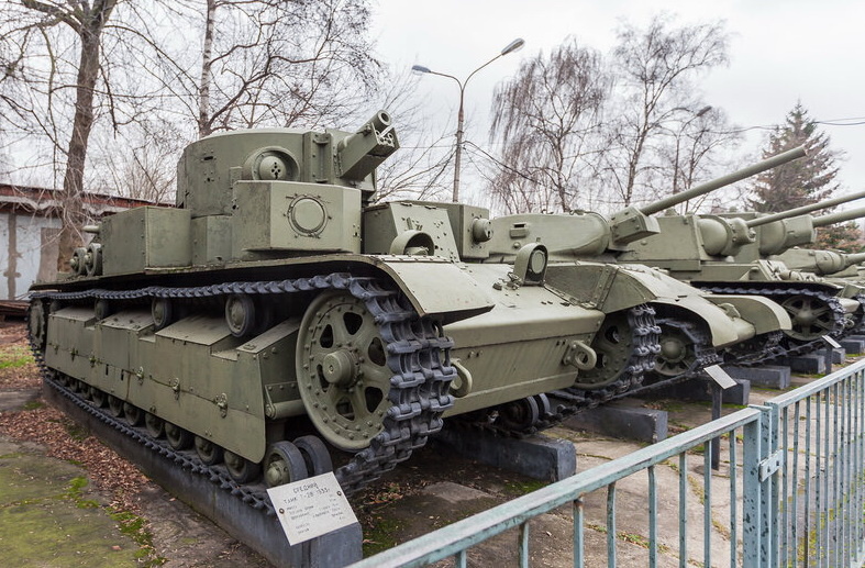Трёхбашенный советский средний танк Т-28 межвоенного периода. 