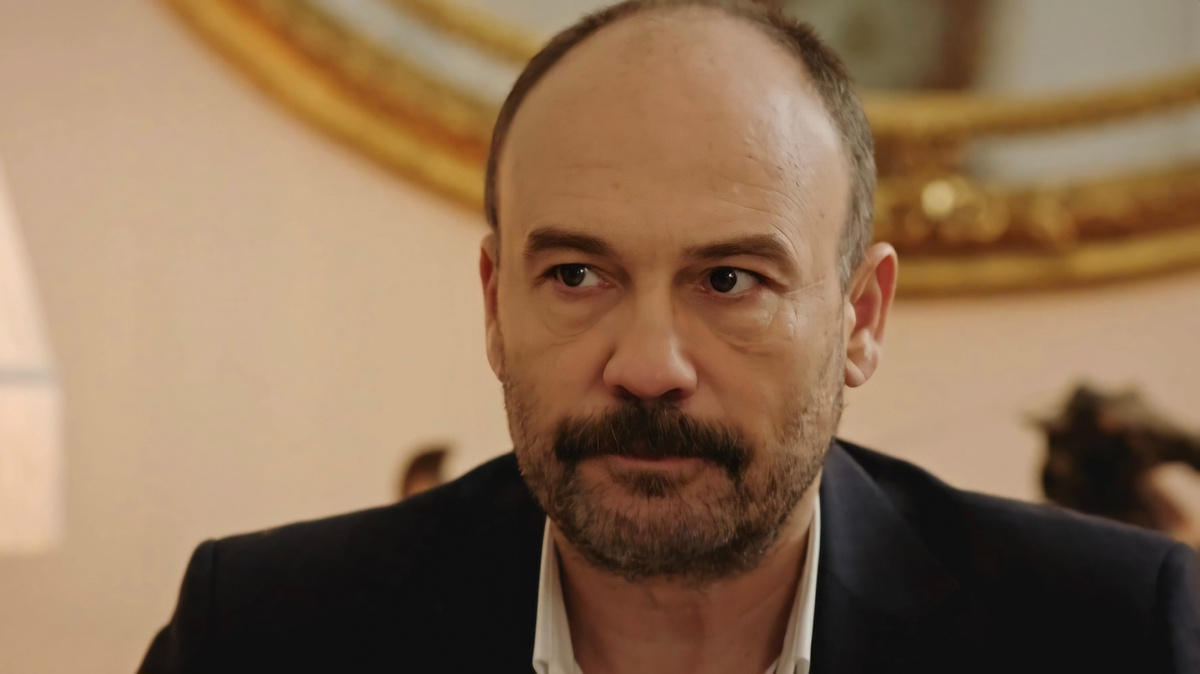 Кадр из сериала "Госпожа Фазилет и её дочери" (Турция, 2017-2018, реж. Гекчен Уста, прод. Шюкрю Авшар и др.)