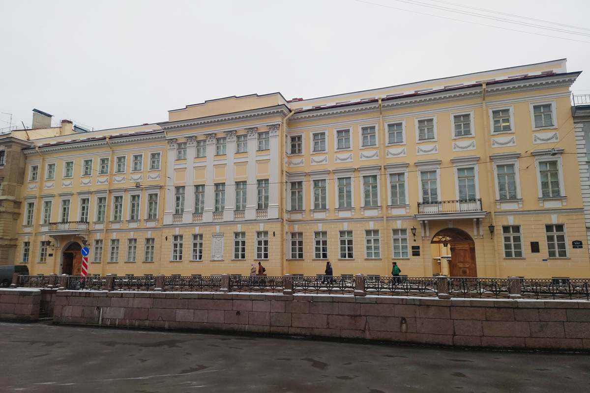 Сейчас в доме на Мойке работает один из главных музеев Пушкина в стране