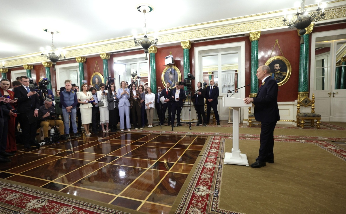 Путин отвечает на вопросы журналистов. Фото взято с официального сайта Кремля