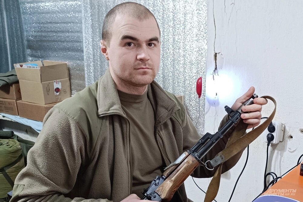    Доброволец-оружейник с позывным Зять. Фото: АиФ/ Дмитрий Невзоров