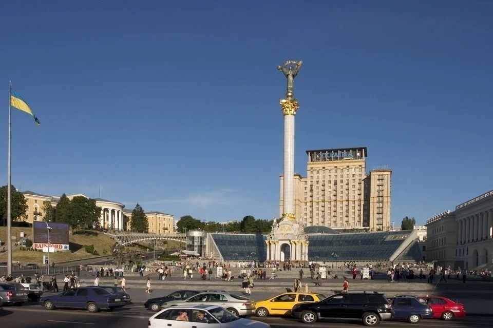    На Украине в ТЦ 9 мая звучал гимн России REUTERS