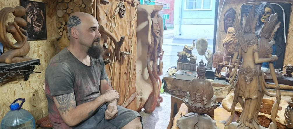 Это тот самый Саня. Ну эпик же полный. И кадр его любит!