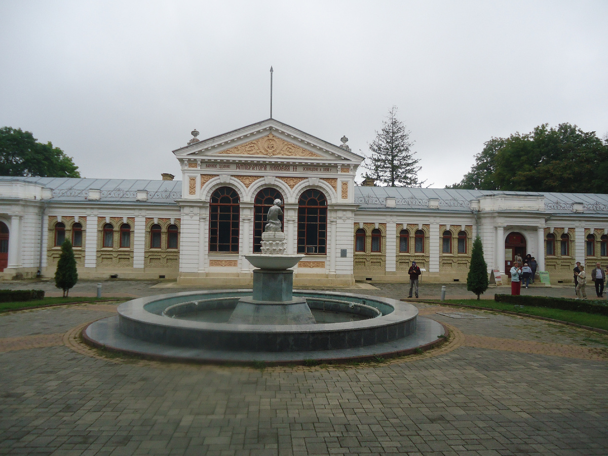 Верхние Николаевские ванны в курортном парке г. Ессентуки. Из архива автора.