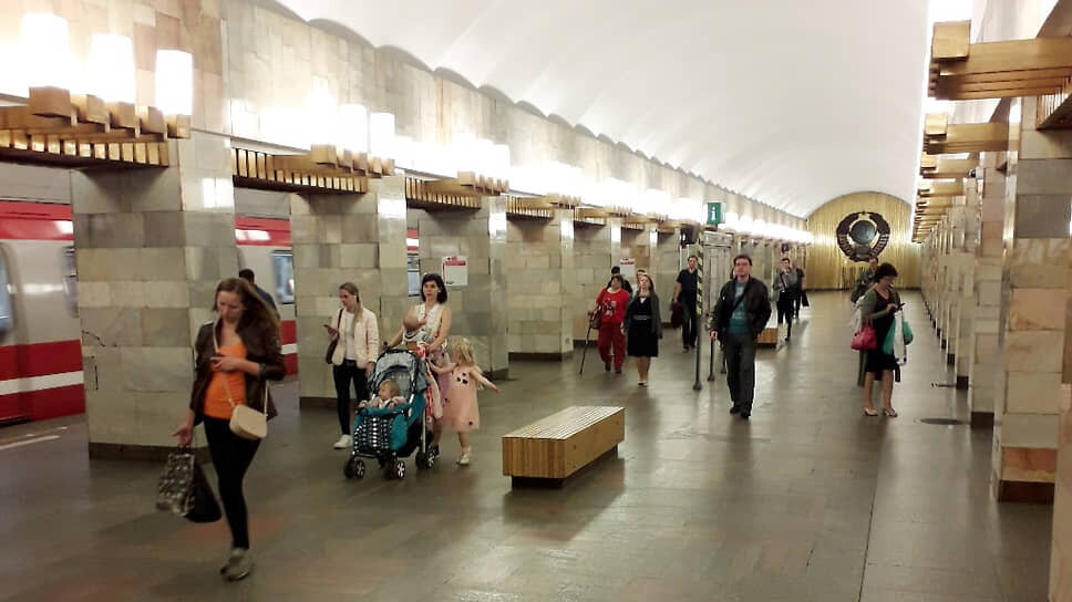 По рабочим дням с 07:30 до 09:00 вход в вестибюль будет ограничен.📷Фото: Андрей Цедрик / Коммерсантъ