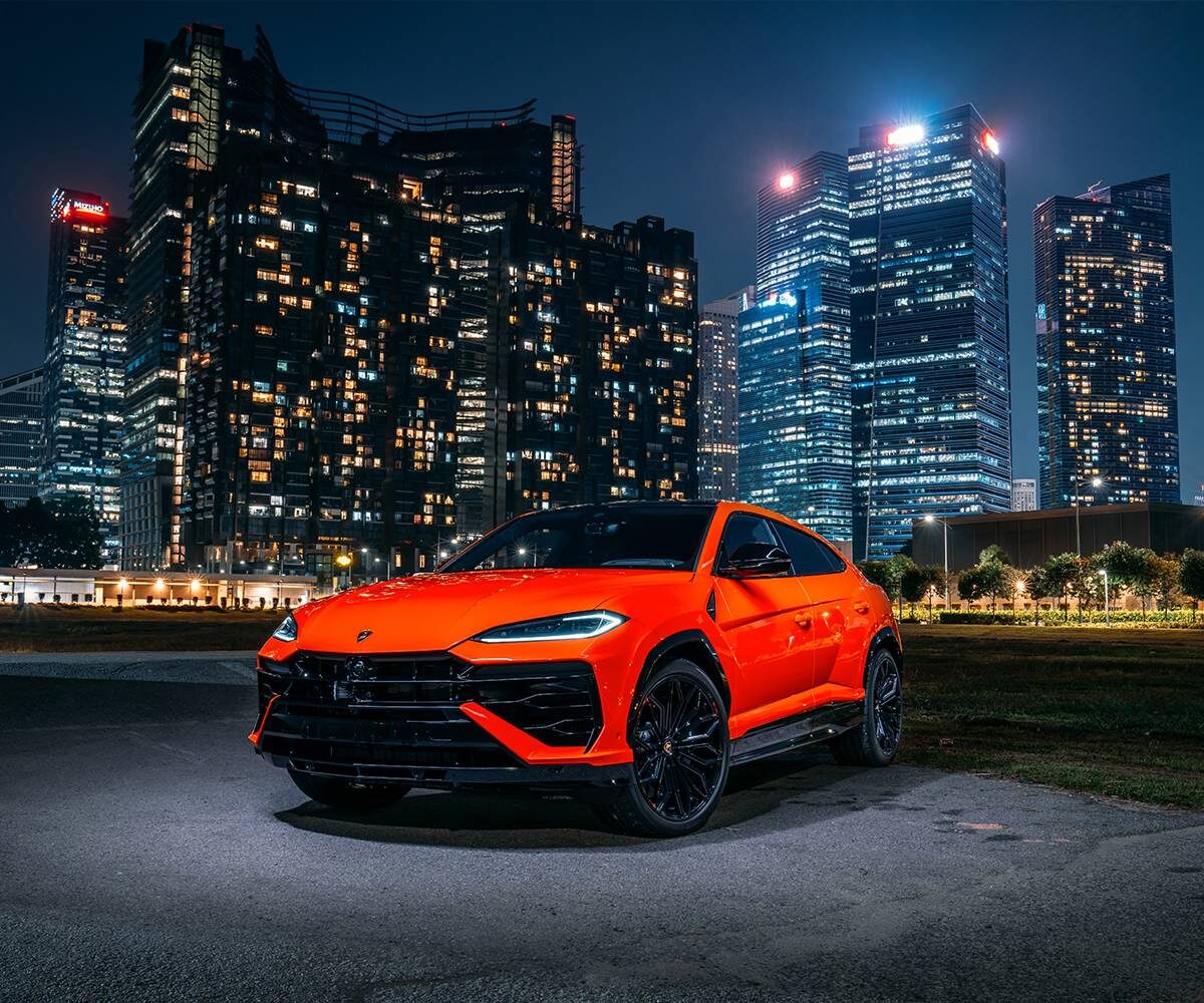 Lamborghini Urus — это суперкар в кузове кроссовера.
Автомобиль сочетает агрессивный дизайн, роскошный салон и невероятную динамику, оставаясь одним из самых быстрых SUV в мире.