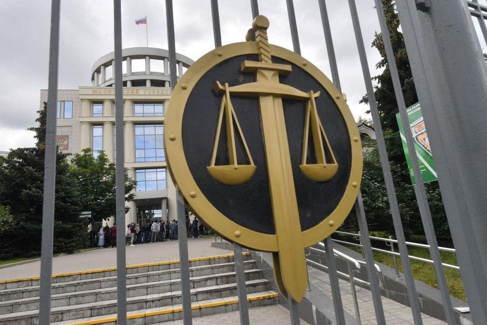    По версии следствия, мужчину вывезли в гараж и требовали у него полмиллиона рублей Владимир ВЕЛЕНГУРИН