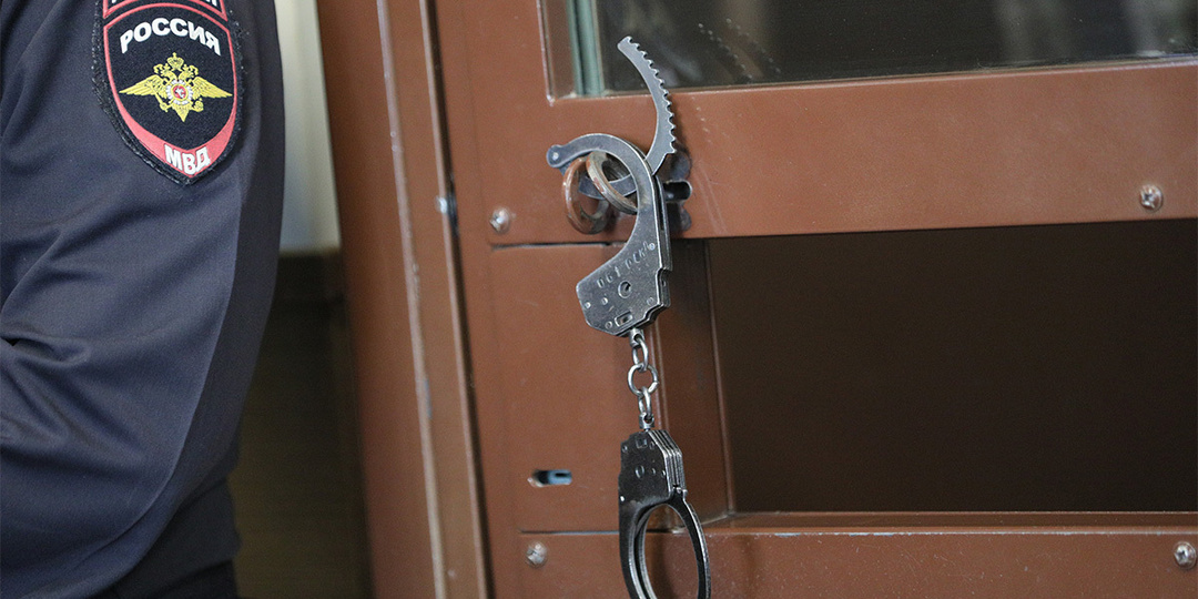 Бывших сотрудников ЗАГС осудили за легализацию мигрантов через отцовство