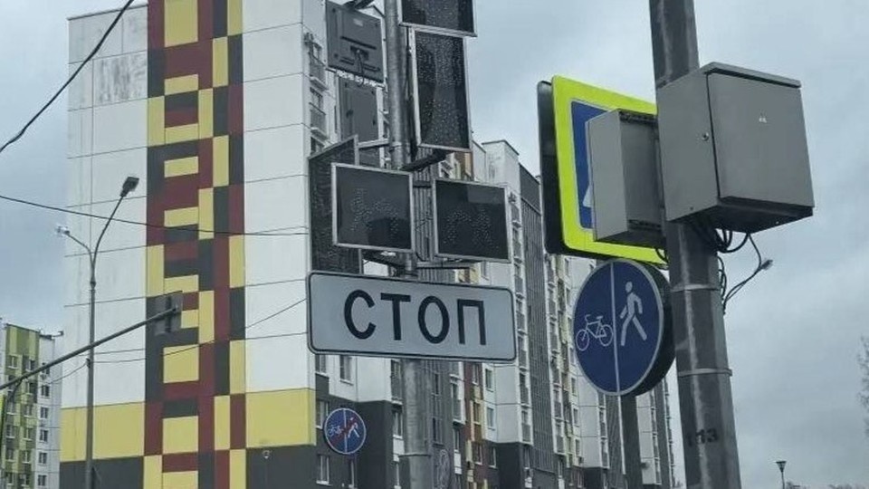    Жительница Обнинска попросила губернатора навести порядок со светофором на Славского и Поленова.