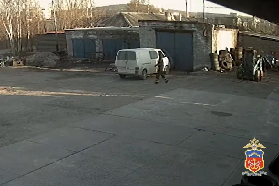    Северянин попал под уголовную статью по части 1 статьи 166 УК РФ об угоне (неправомерное завладение автомобилем без цели хищения). Фото: Кадр из видео / УМВД по Мурманской области