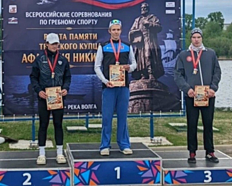    Гребцы школы имени Иванова завоевали полный комплект медалей на всероссийских соревнованиях.