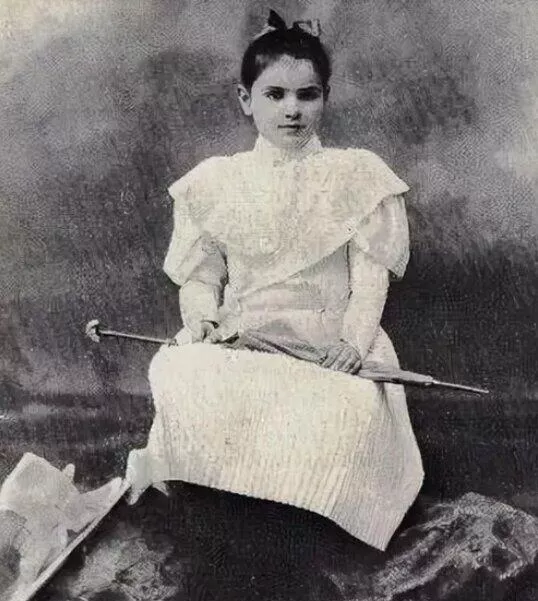 Вера Мухина в детстве. 