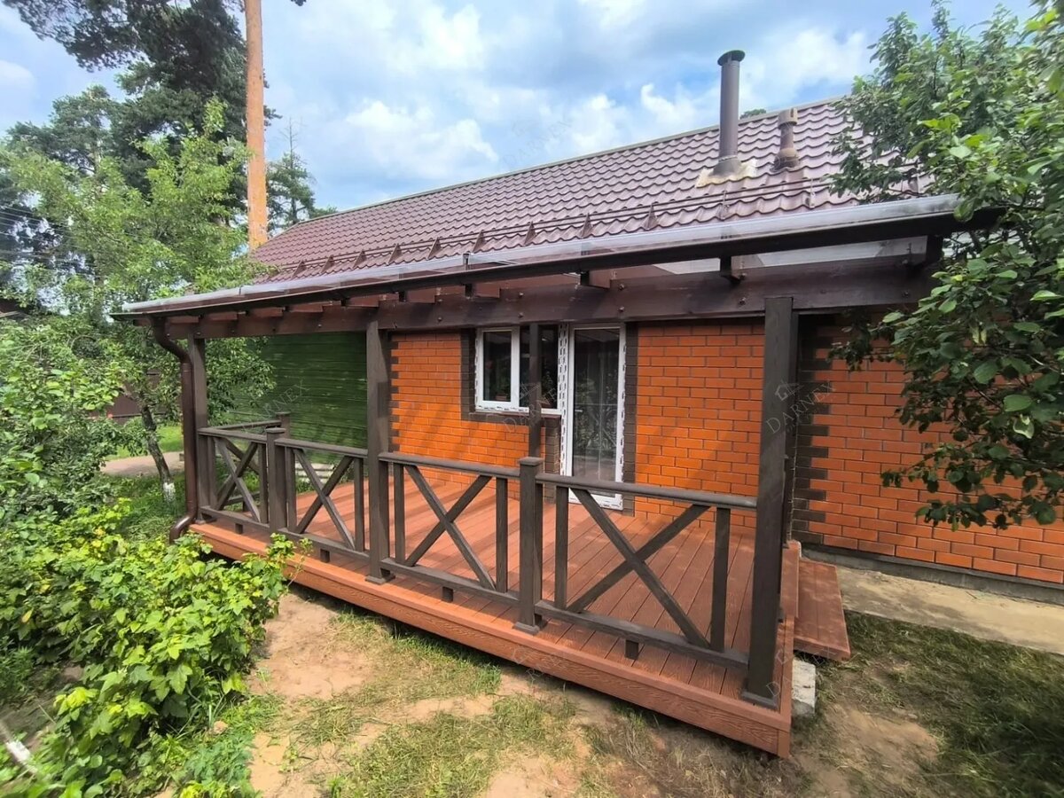 Вид террасы издали