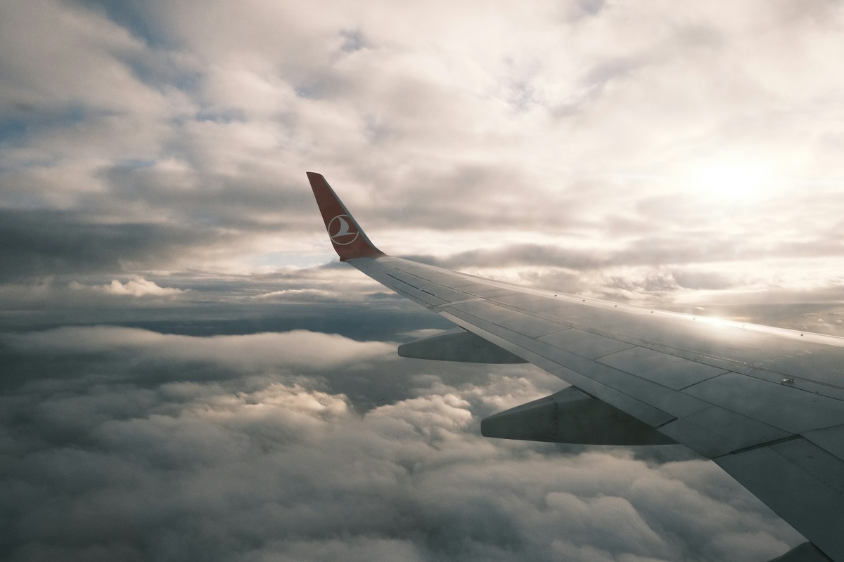 https://unsplash.com/@cmrcn_