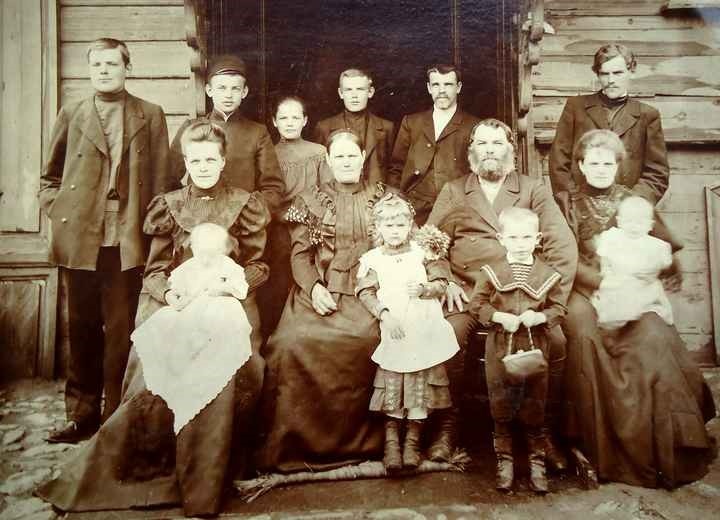 Семья Протасия Аристова, фото предоставлено Олегом Лобановым