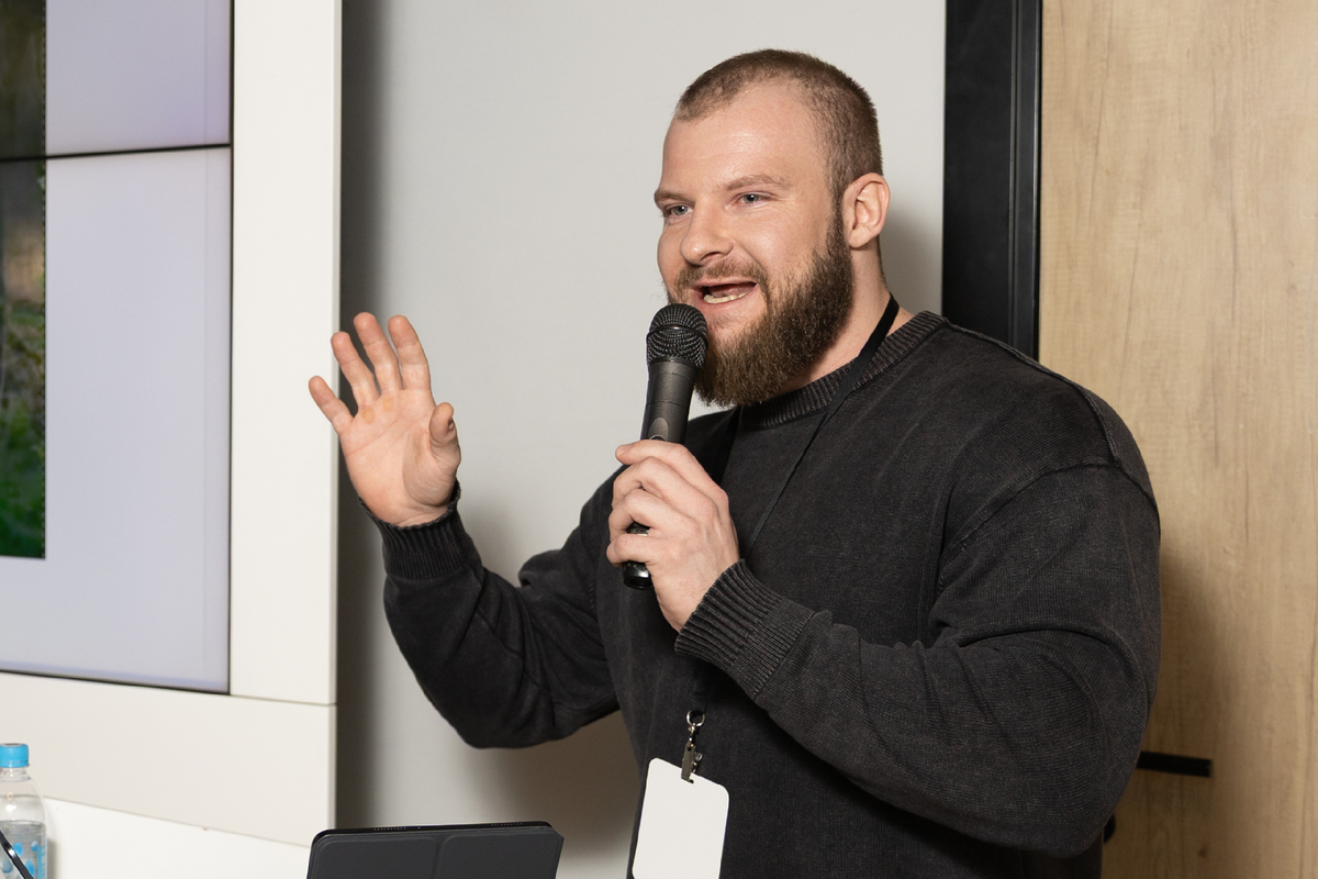Александр Ильинов, Руководитель отдела продаж 24TTL на IDRF митапе «ИИ В E-COMMERCE: РОССИЙСКАЯ ПРАКТИКА ВНЕДРЕНИЯ»