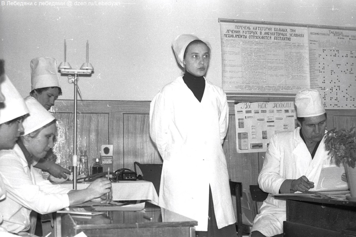 Конкурс медсестёр в Лебедянской ЦРБ. Теоретическая часть. Фото 1970-х годов. Ясенков В.М.