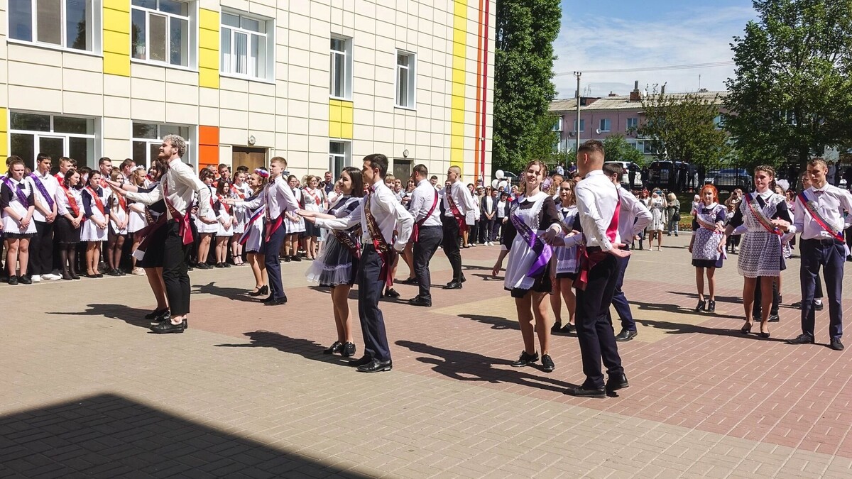    Готовьте ленточки! Стала известна дата последнего звонка в Ростовской области   1MI