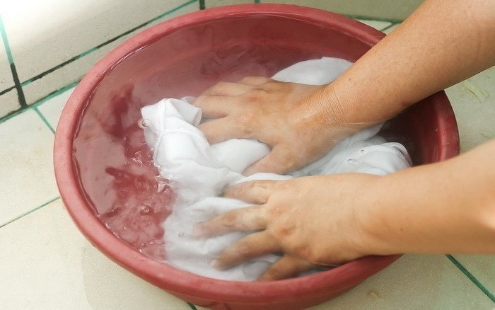 Белоснежный секрет без хлорки: Как перекись водорода возвращает одежду к жизни