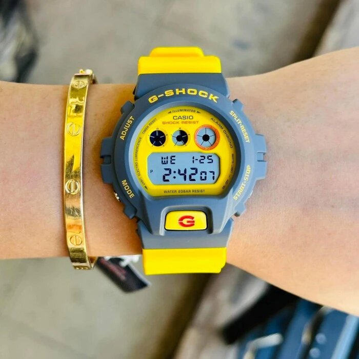 Унисекс-модель G-Shock GMD-S6900Y-9E выглядит ярко, лихо захватывает внимание и подходит для маленького запястья