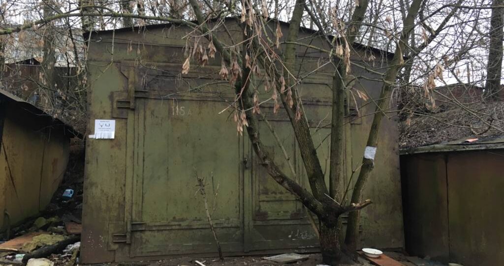 Москвичи начали покупать гаражи, чтобы в них жить