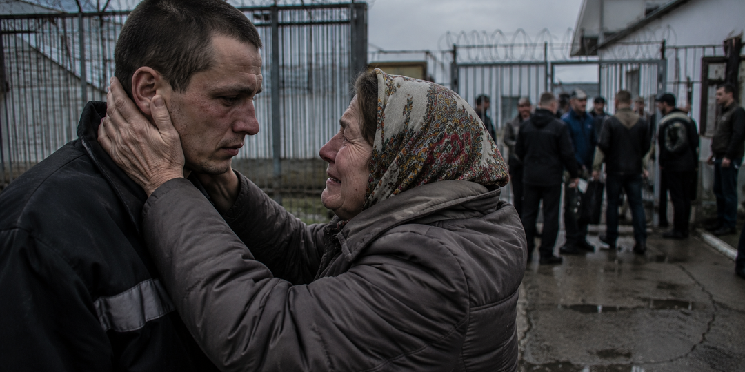 «Мать ждала его 12 лет»: Что происходит после освобождения