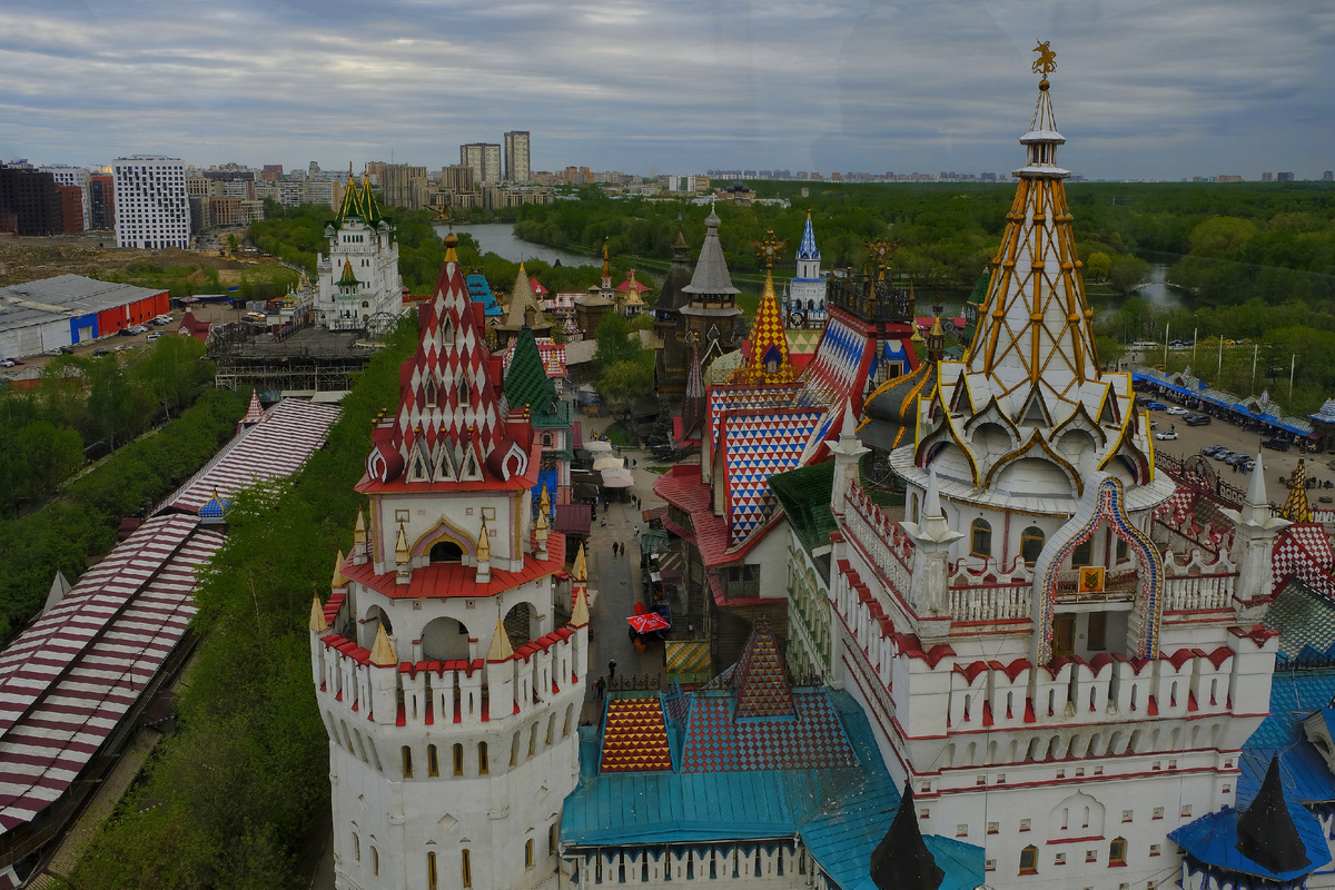 Вид на Кремль с колеса обозрения.
