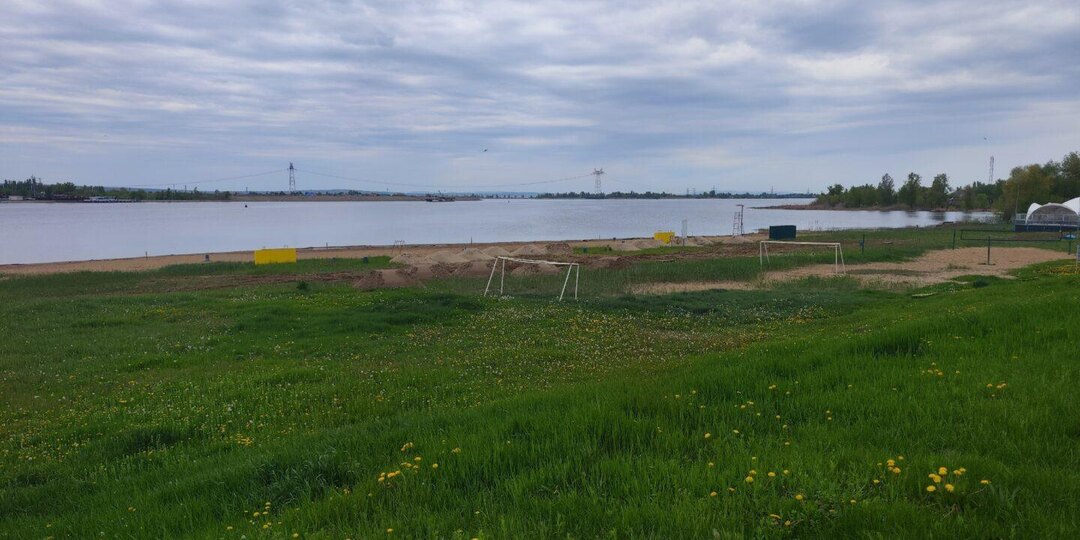 На балаковские пляжи завозят песок