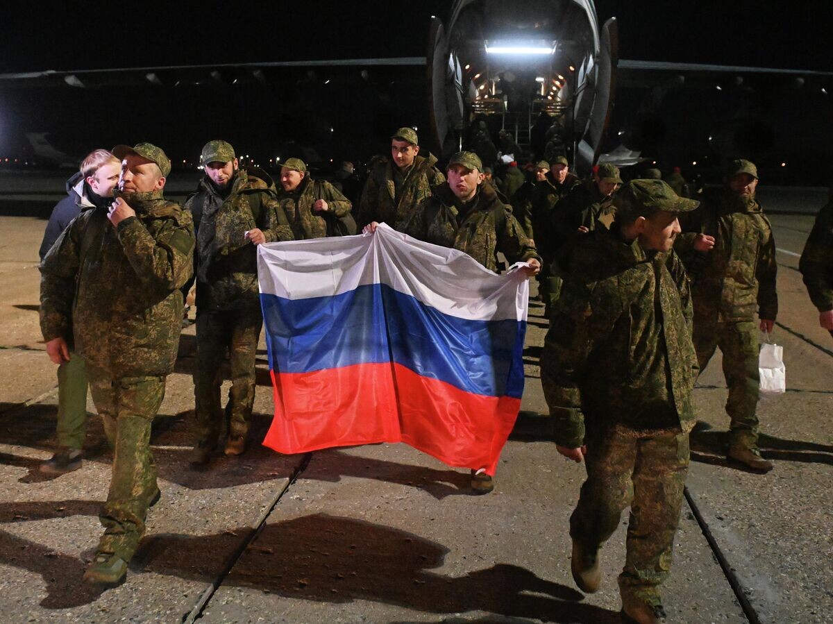    Военнослужащие Вооруженных Сил РФ, вернувшиеся из украинского плена | © РИА Новости / Михаил Воскресенский