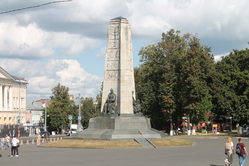    . Виктория СУХОВА
