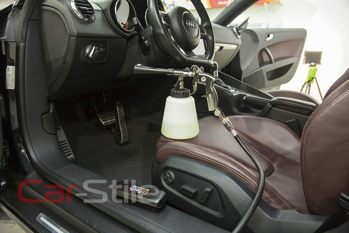 Профессиональная химчистка салона автомобиля 