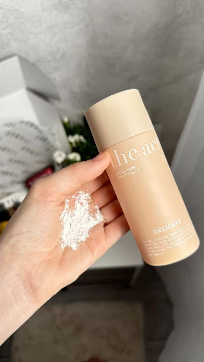 Состав:  Avena sativa (oat) kernel flour, Zea mays (corn) starch, Sodium cocoyl isethionate, Calamine, Amylodextrin, Ascorbic acid, Papain, Bromelain, Inulin, Fragrance, Ananas sativus (pineapple) powder, Fragaria vesca (strawberry) powder, Salicylic acid, Zinc PCA, Hemp seed extract, Arginine, Proline, Valine, Allantoin