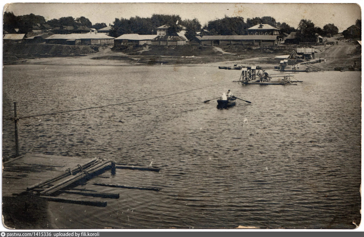 Моста здесь не было, зато имелсась вот такая переправа, 1930. С сайта www.pastvu.com.