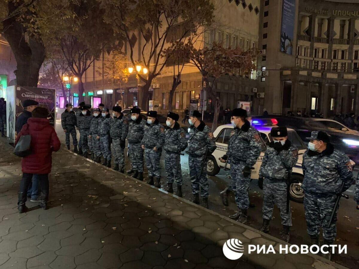    Сотрудники полиции в Ереване | © РИА Новости