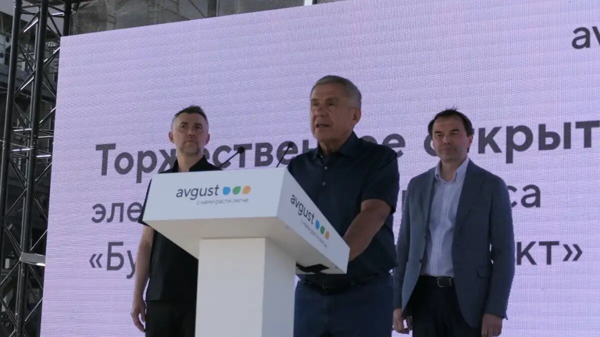Фото: пресс-служба ГК «Август»
Рустам Минниханов принял участие в запуске высокоскоростного элеваторного комплекса «Бугульма-Зернопродукт»