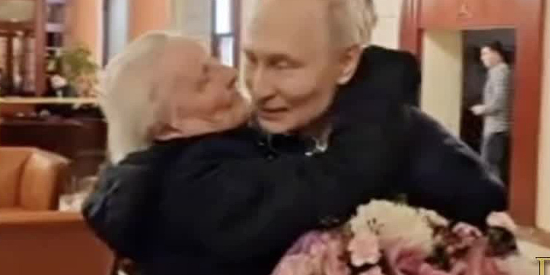 Появилось видео встречи Путина со своей первой учительницей