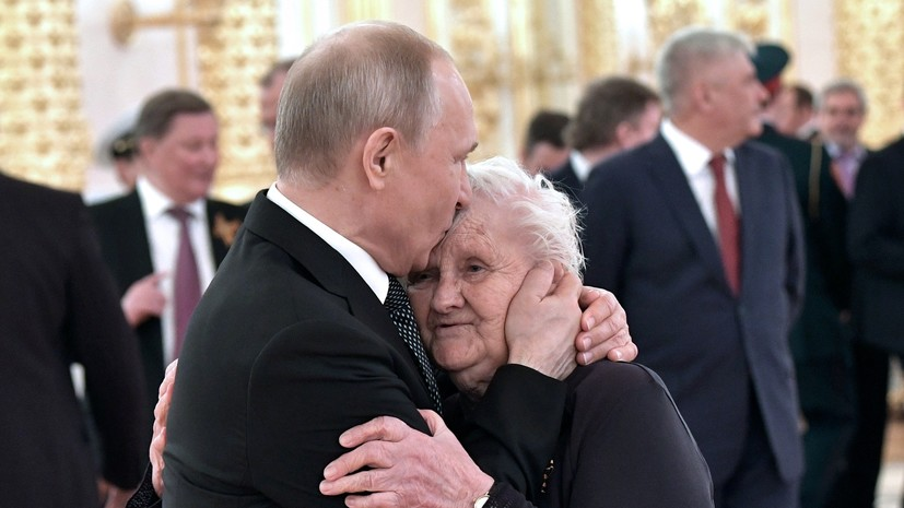 РИА Новости / Алексей Никольский
Владимир Путин и его классный руководитель Вера Гуревич