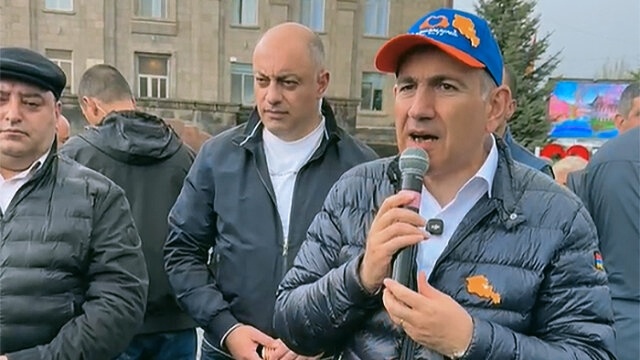 В Армении уже заговорили о кружевных трусиках и этом госте Пашиняна: приглашал он, а стыдно народу