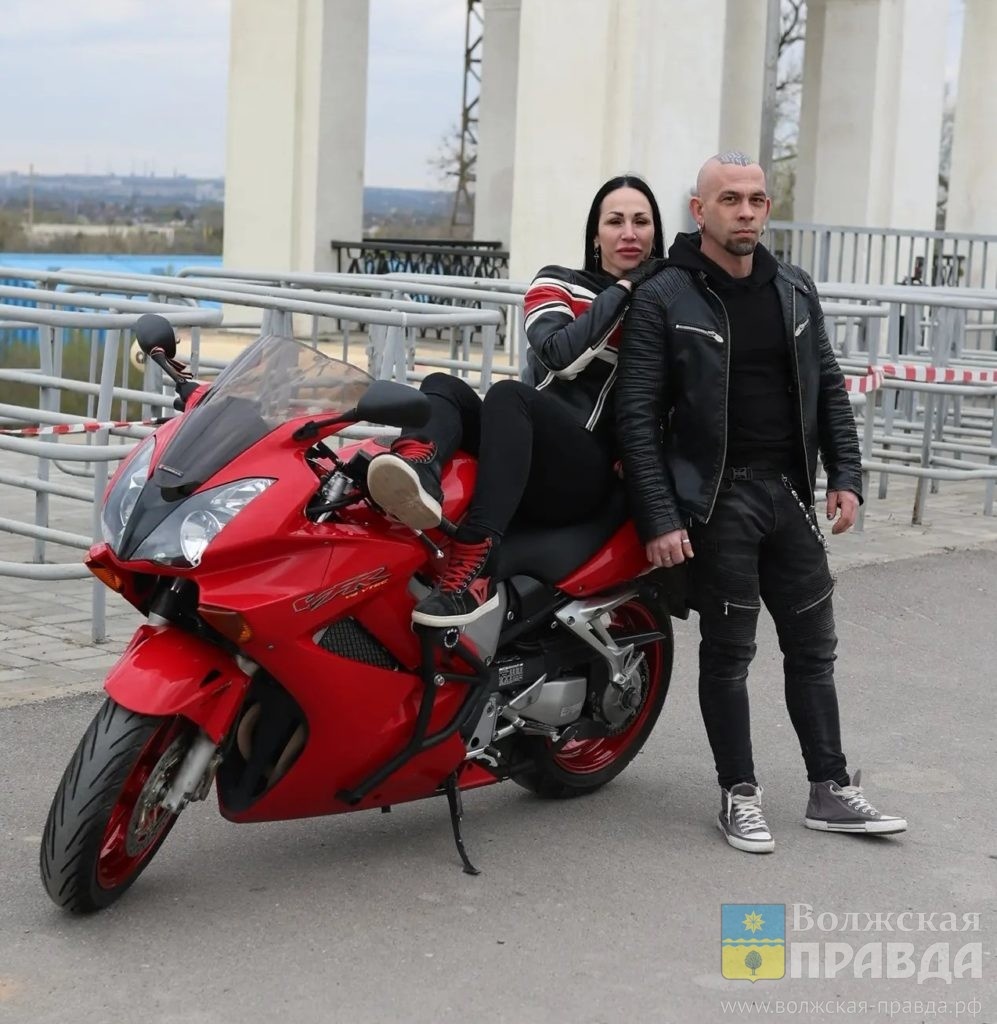 Дмитрий Перфилов и Ольга Сайдаева📷    Байкеры из Волжского помогли задержать астраханку, которая сбила и бросила девочку

