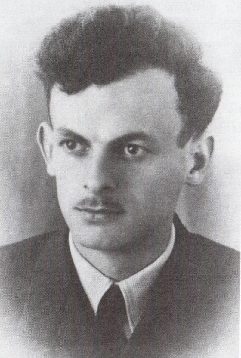    «Сердце свое, как в заброшенном доме окно…» — так поэт писал о неразделённой любви к Валентине Леонтьевой